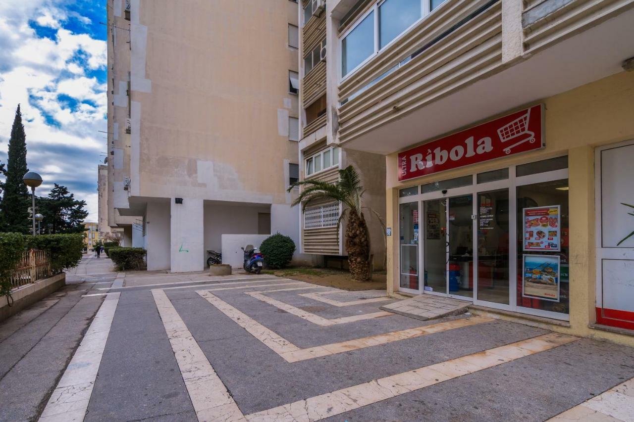 2 Bedroom Apartment/parking/market Apartment