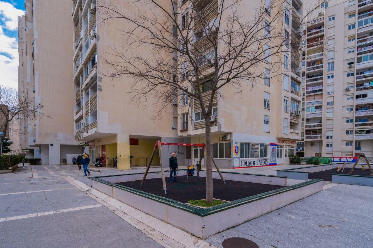 2 Bedroom Apartment/parking/market Apartment Split