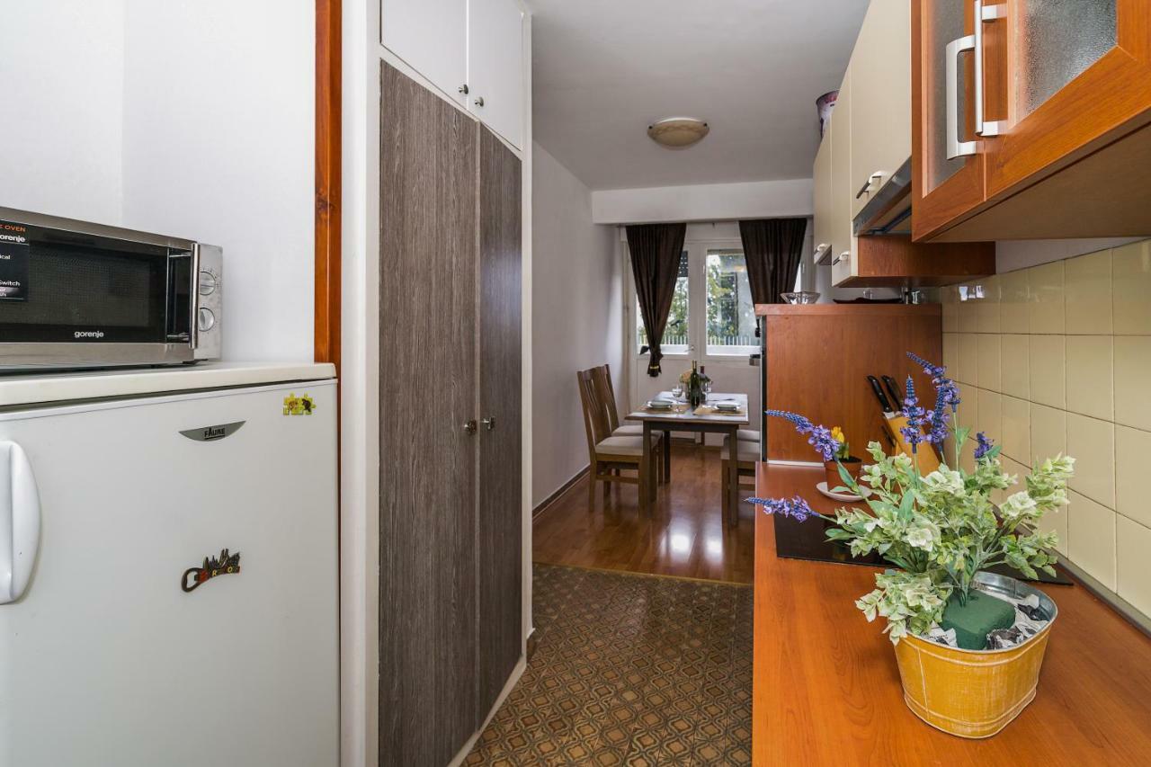 2 Bedroom Apartment/parking/market Apartment Split