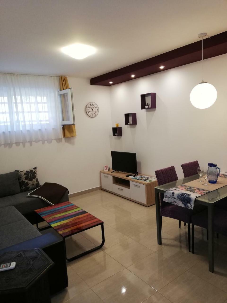 Viktorija Apartment *