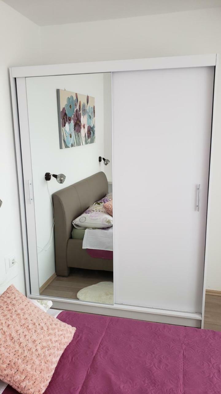 Pjero Apartment *