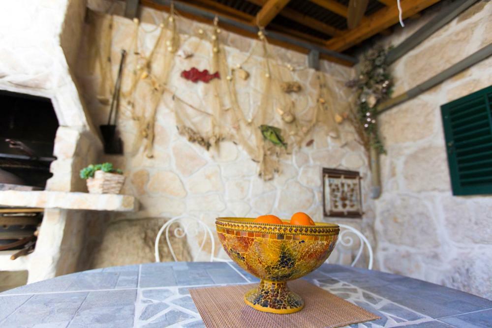 Antica With Yard & Bbq Apartman Split