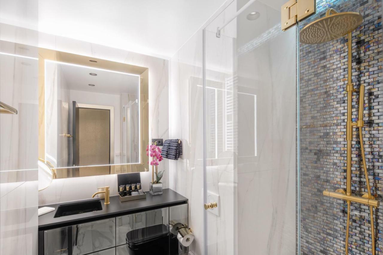 Apartment Posh Split