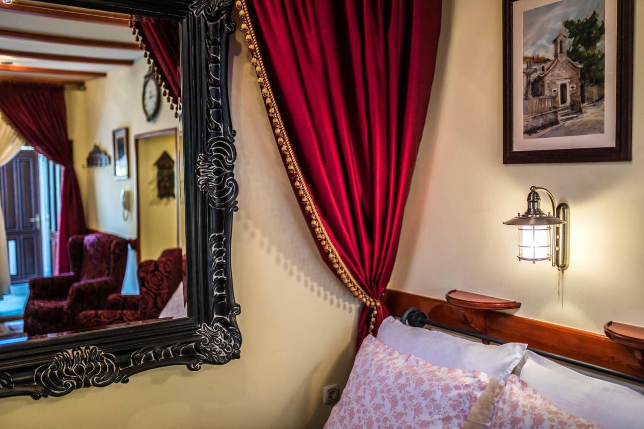 Emperor's Apartment Split