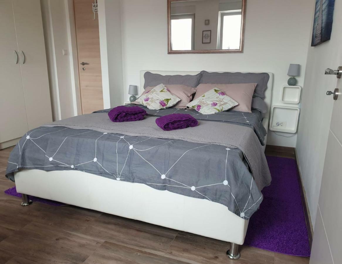 Seventh Heaven 2 Apartment Split