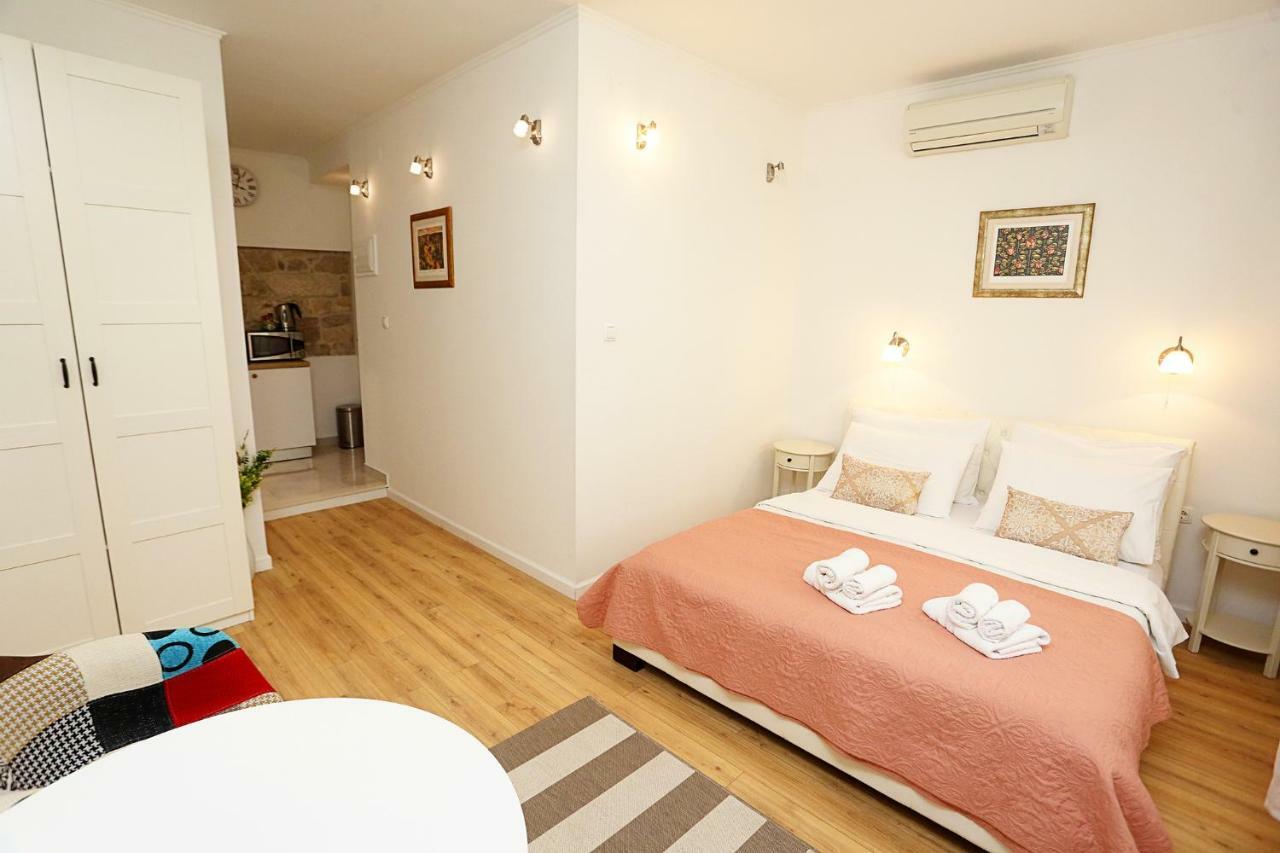 Old Town Apartment *