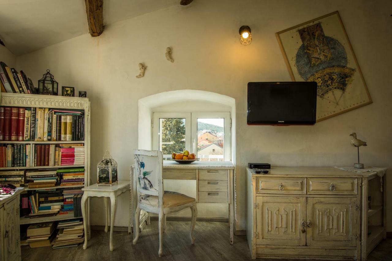 Vintage Art Apartment