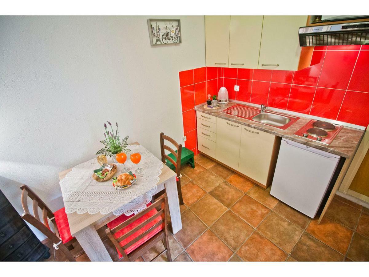 Double A Apartment