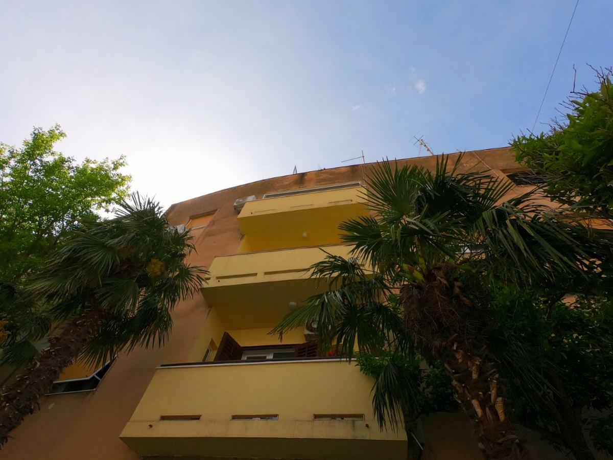 Lovely Getaway Center Apartment