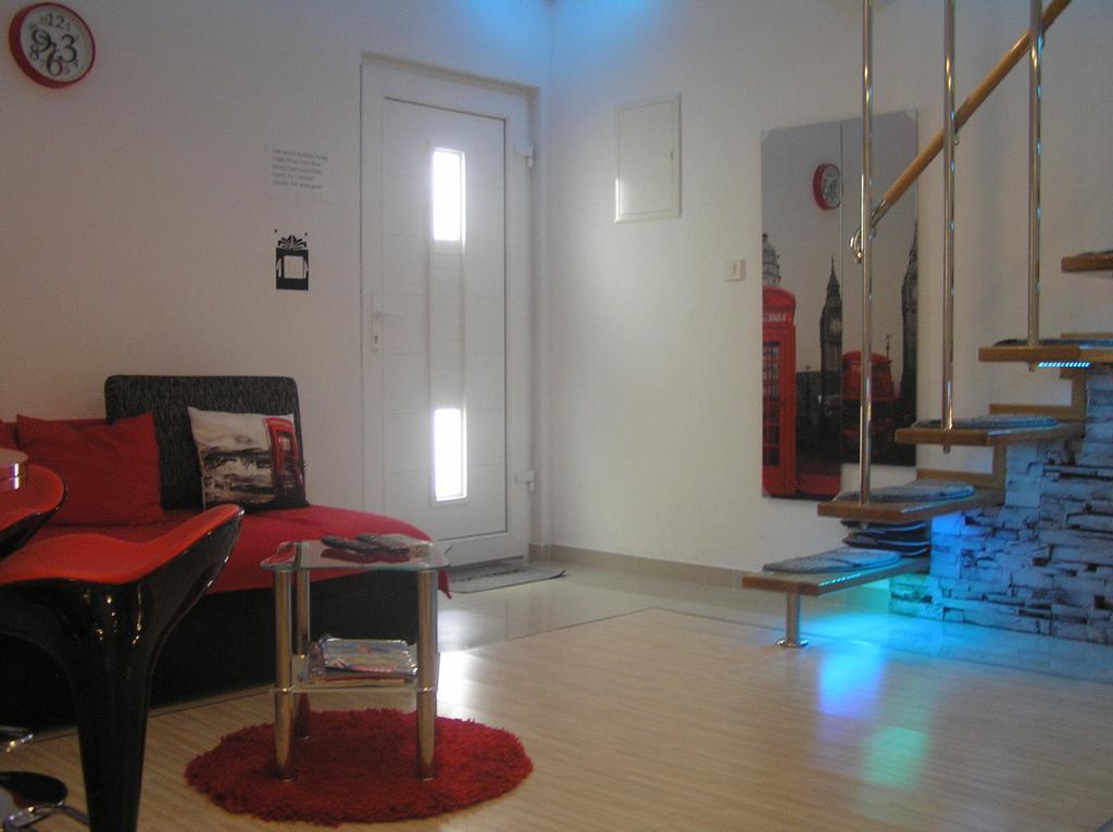 Ella Apartment *