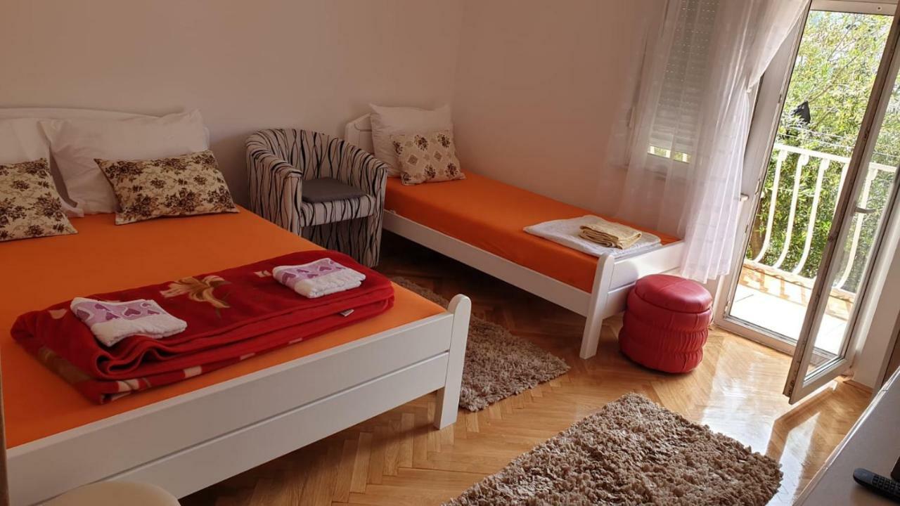 Nena Apartment Split