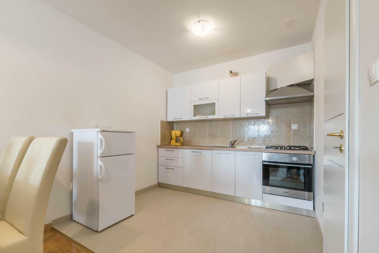 Apartment Znjan *