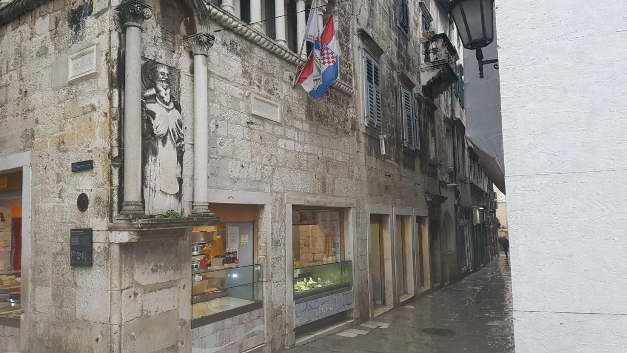 Ciprianis Center Split