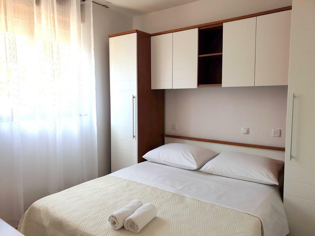 Vb Apartment Split