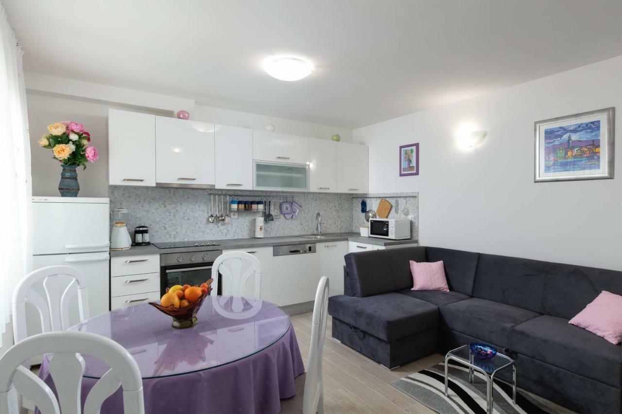 Fully Renovated Grgo Apartment