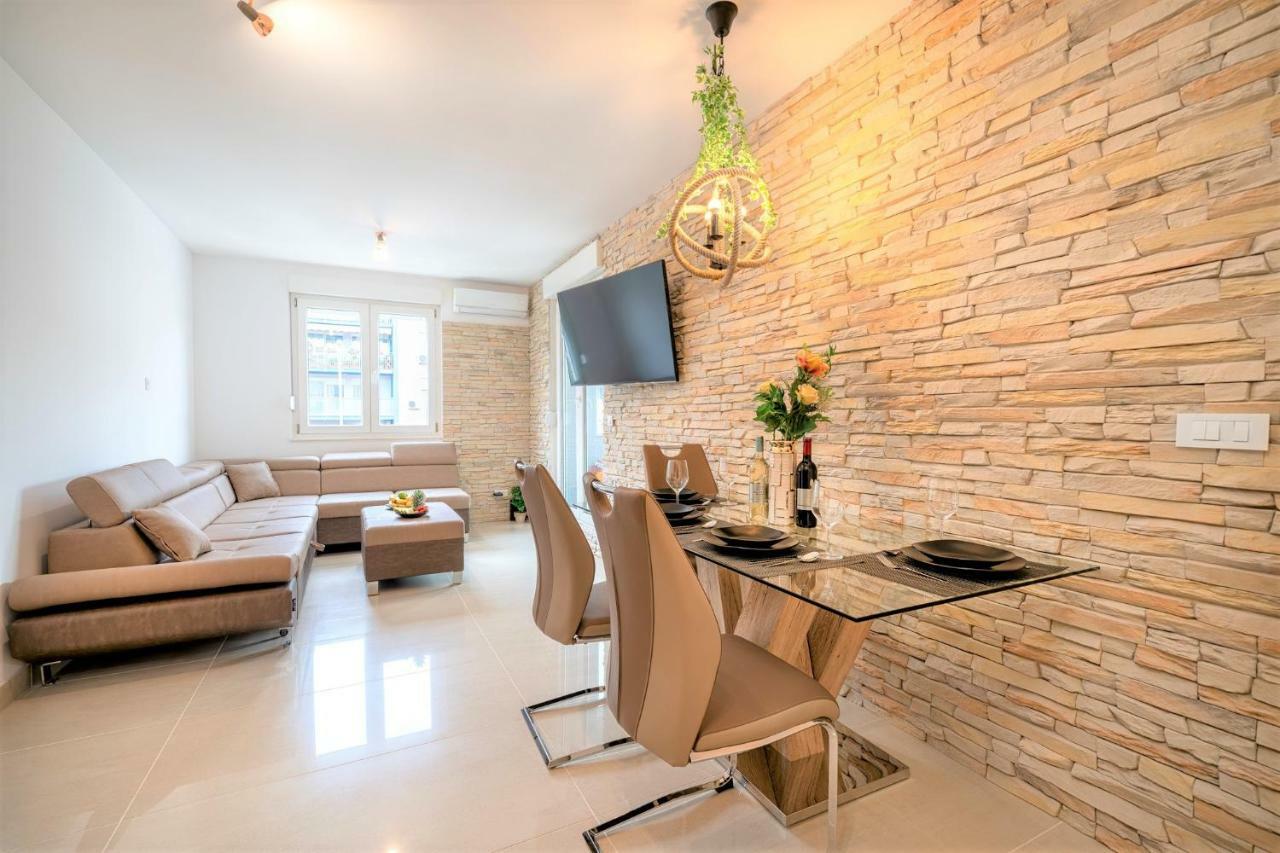 Luxury And Modern On The Main Apartment *