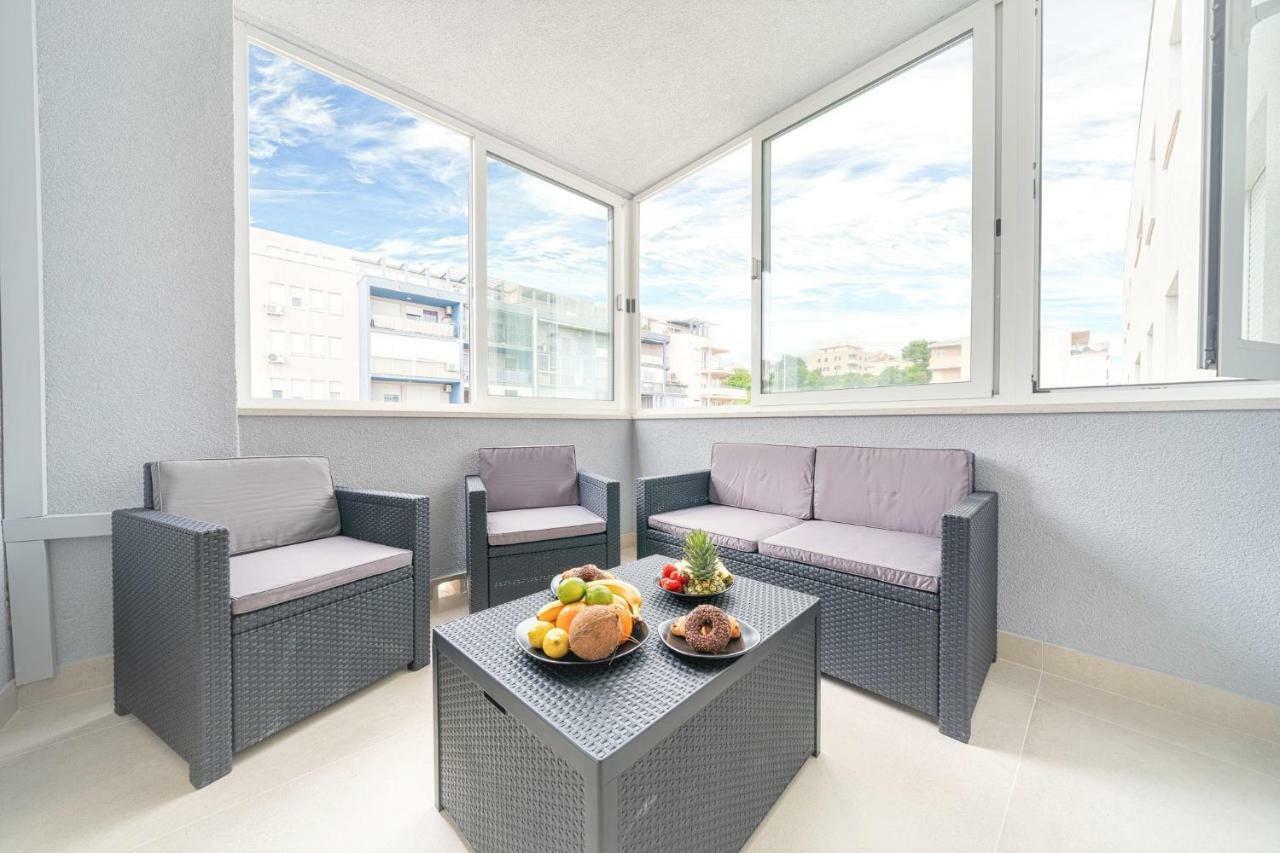 Luxury And Modern On The Main Apartment