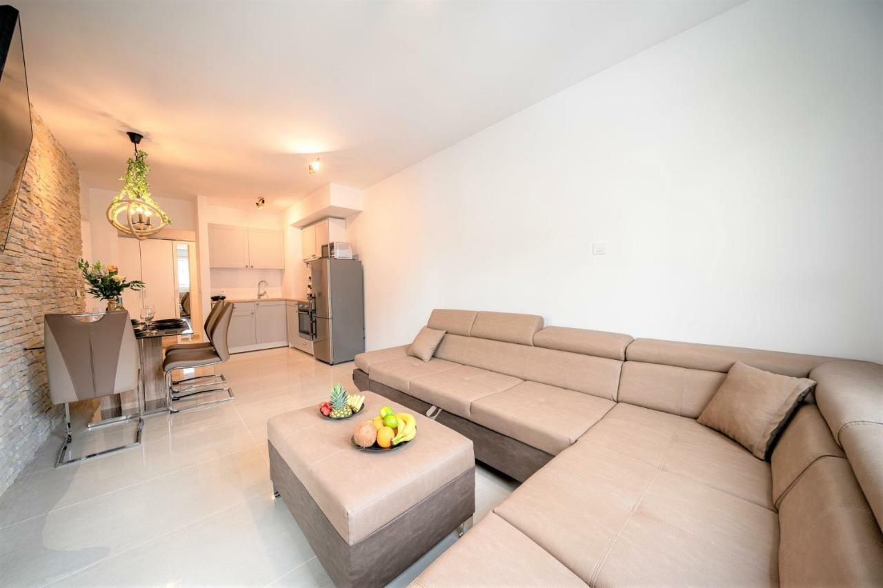 Luxury And Modern On The Main Apartment *