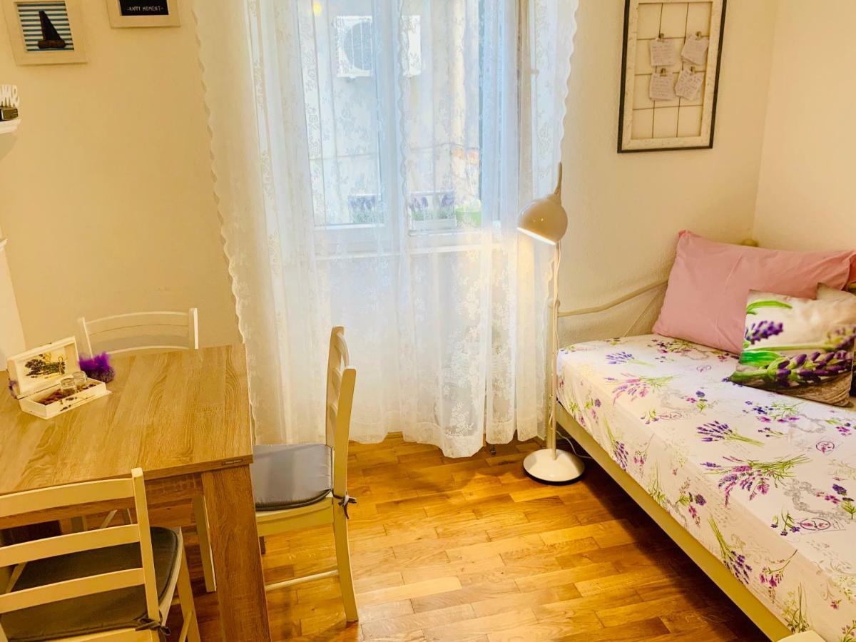 Double A Apartment *