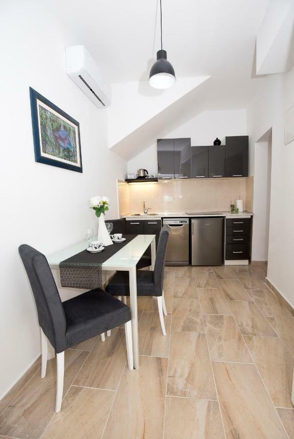 Old Town Apartment *