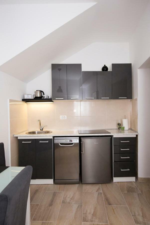 Old Town Apartment *