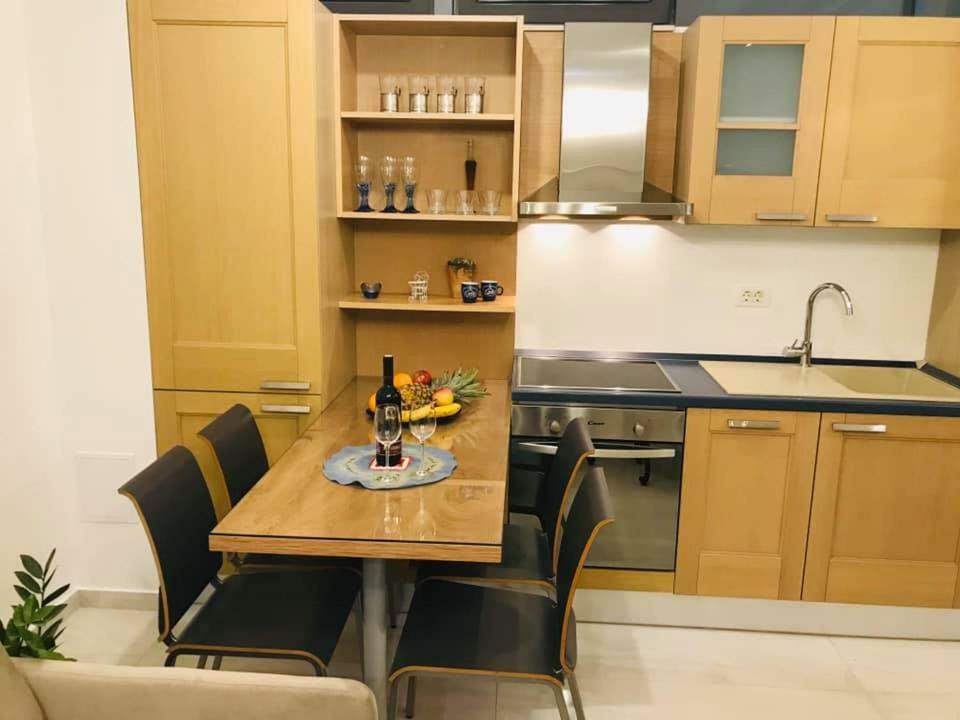 Charming Studio Mari In Centre Split