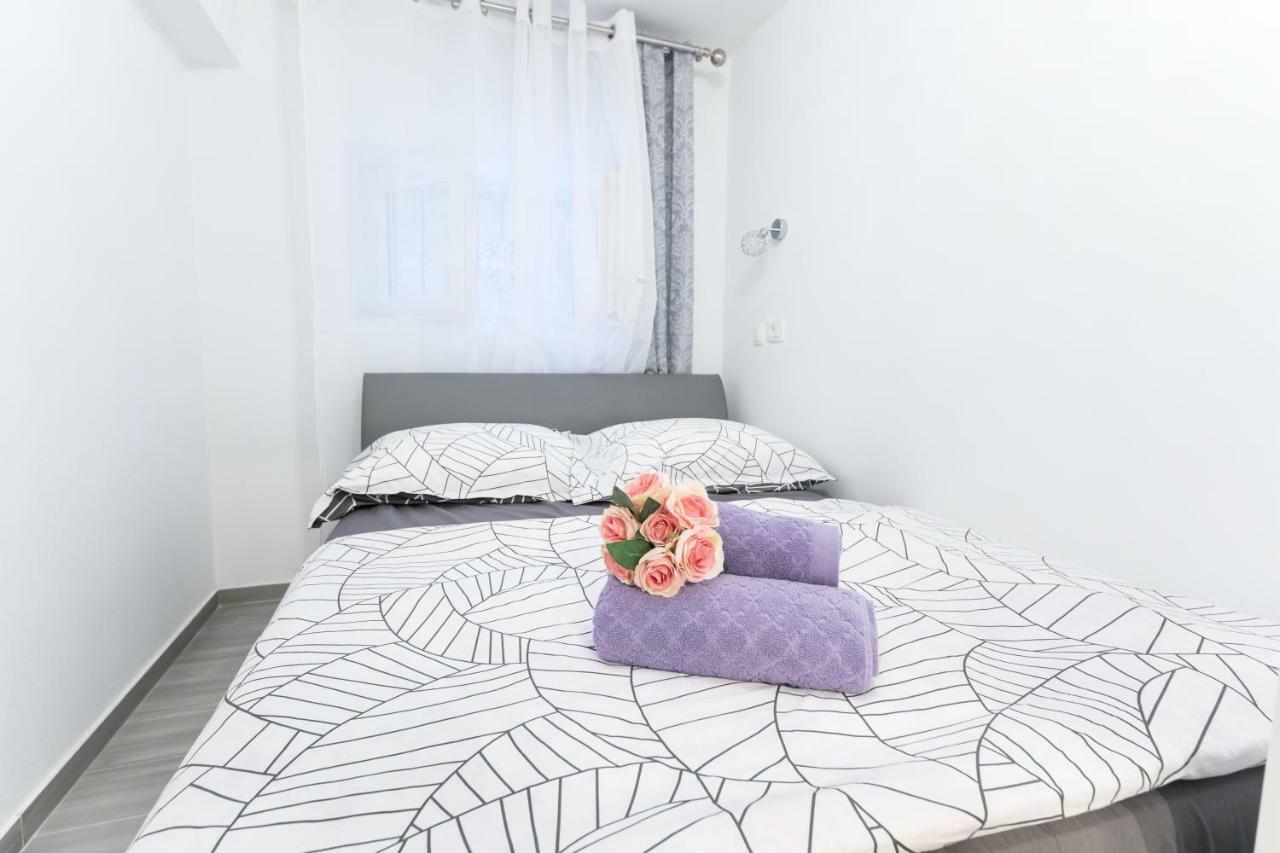Apartman Luminosa In Souterrain Apartment *