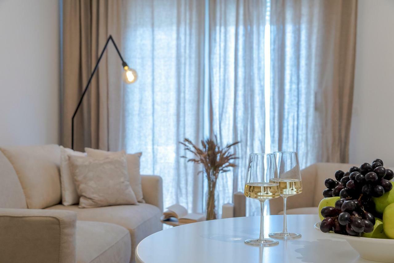 Apartment The Pleasurist - With Private Heated Pool And Terrace *