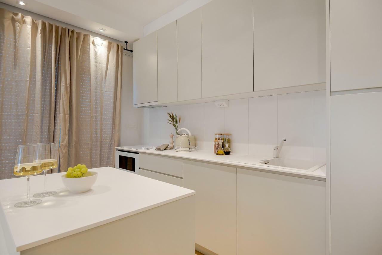 The Pleasurist - With Private Heated Pool And Terrace