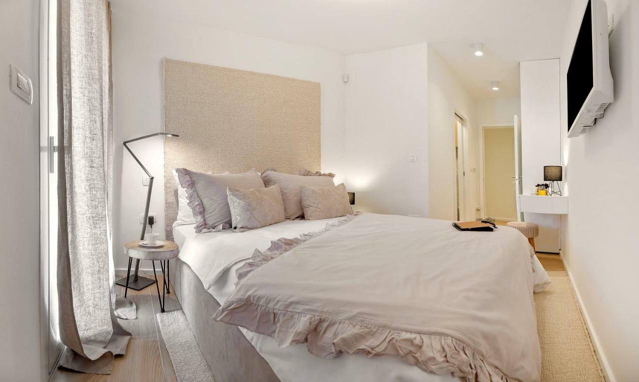 The Pleasurist - With Private Heated Pool And Terrace Apartment *