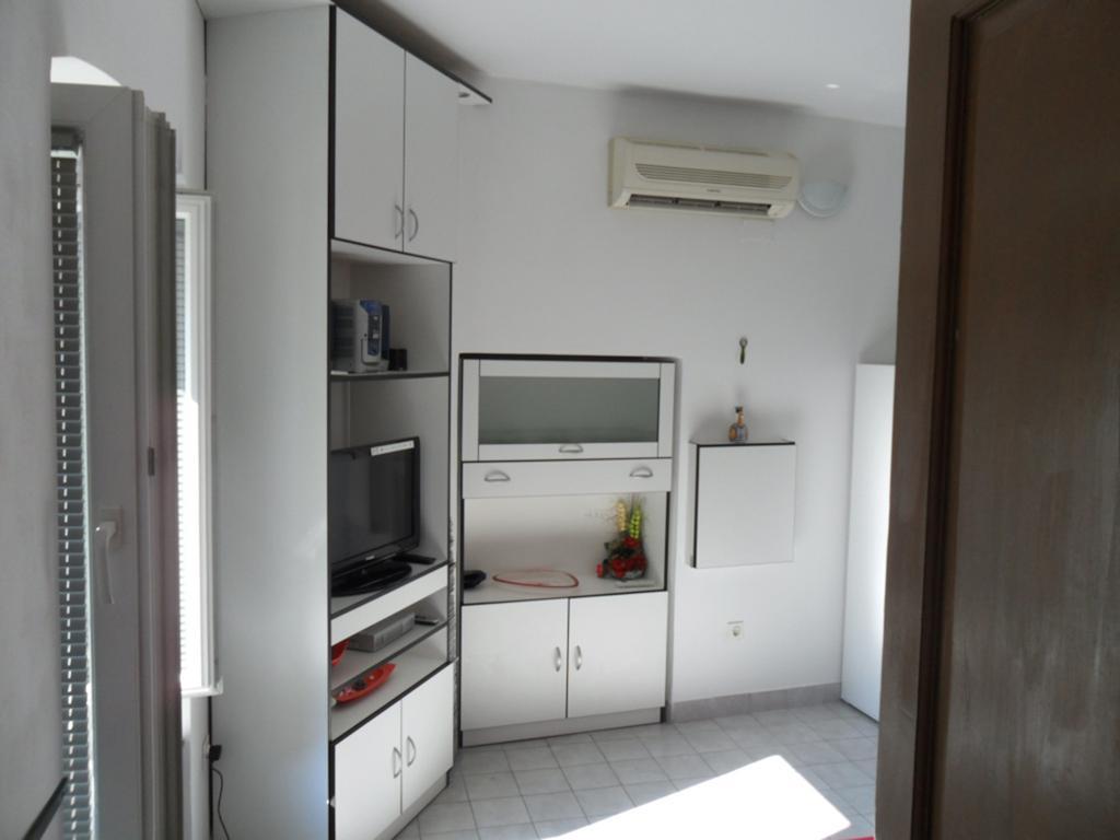Dube Apartment Split