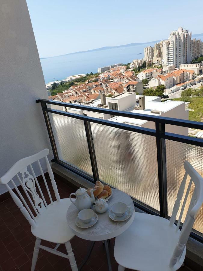 Ana * Split