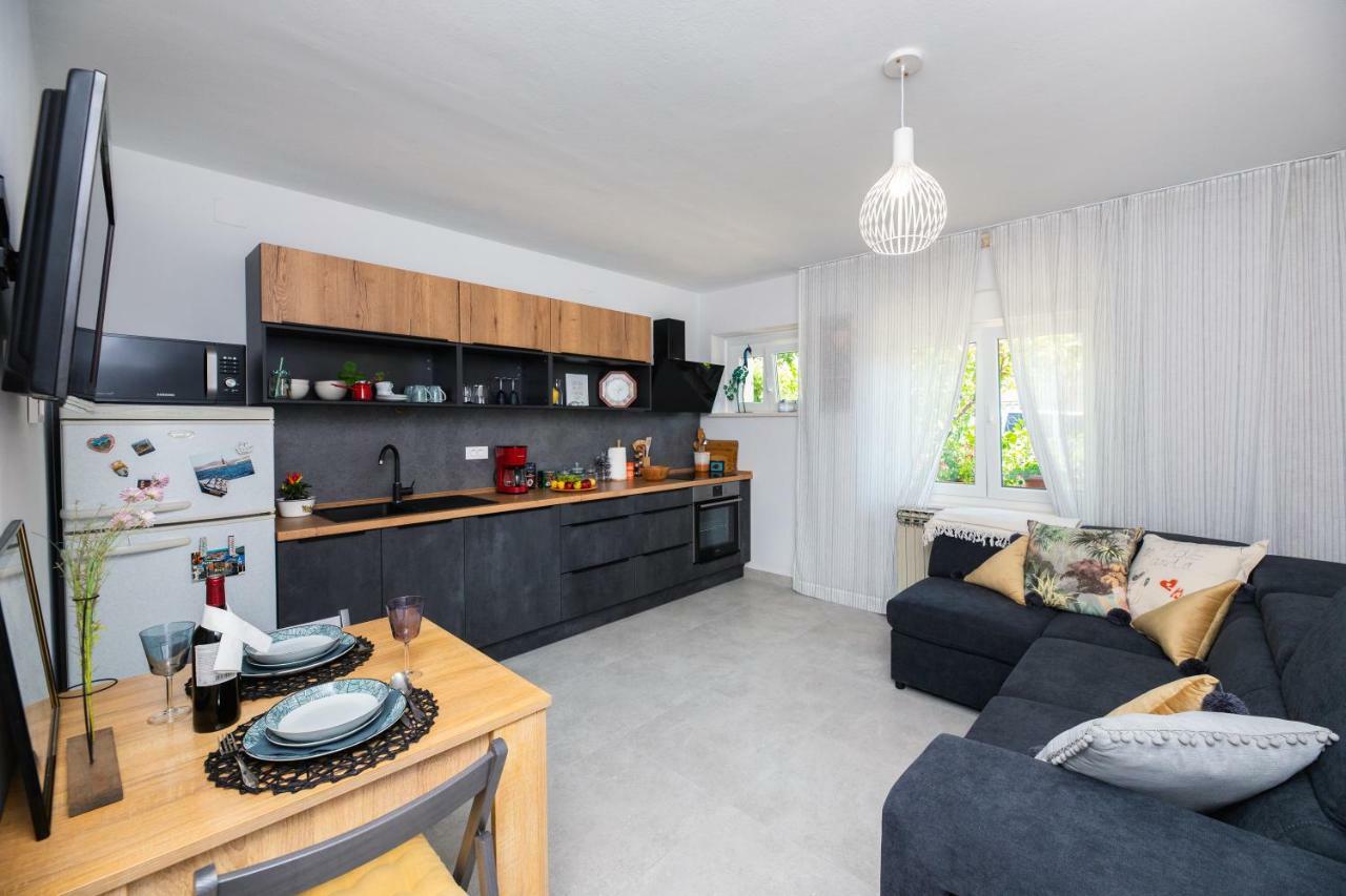Pavone - Private Parking Apartamento Split