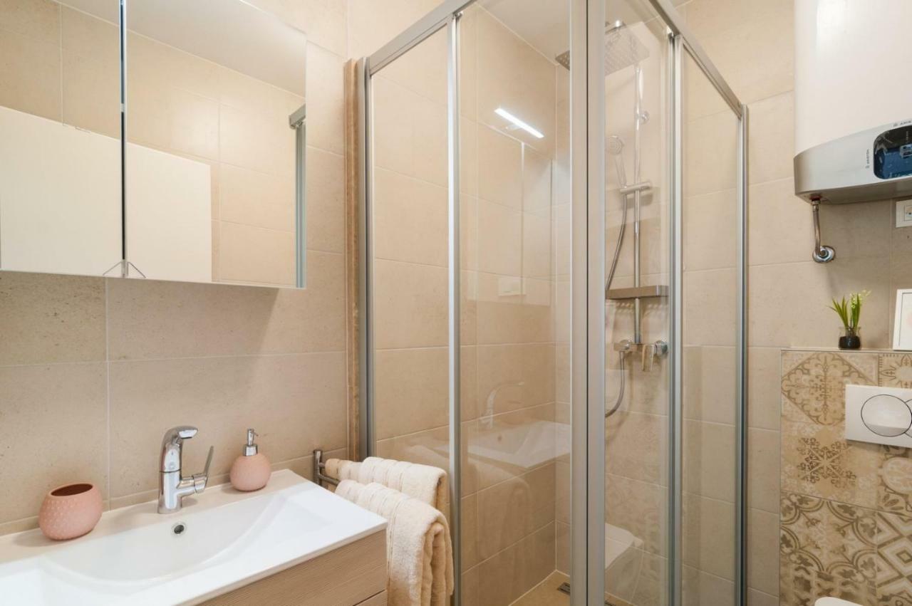 Apartman Braavos **** *