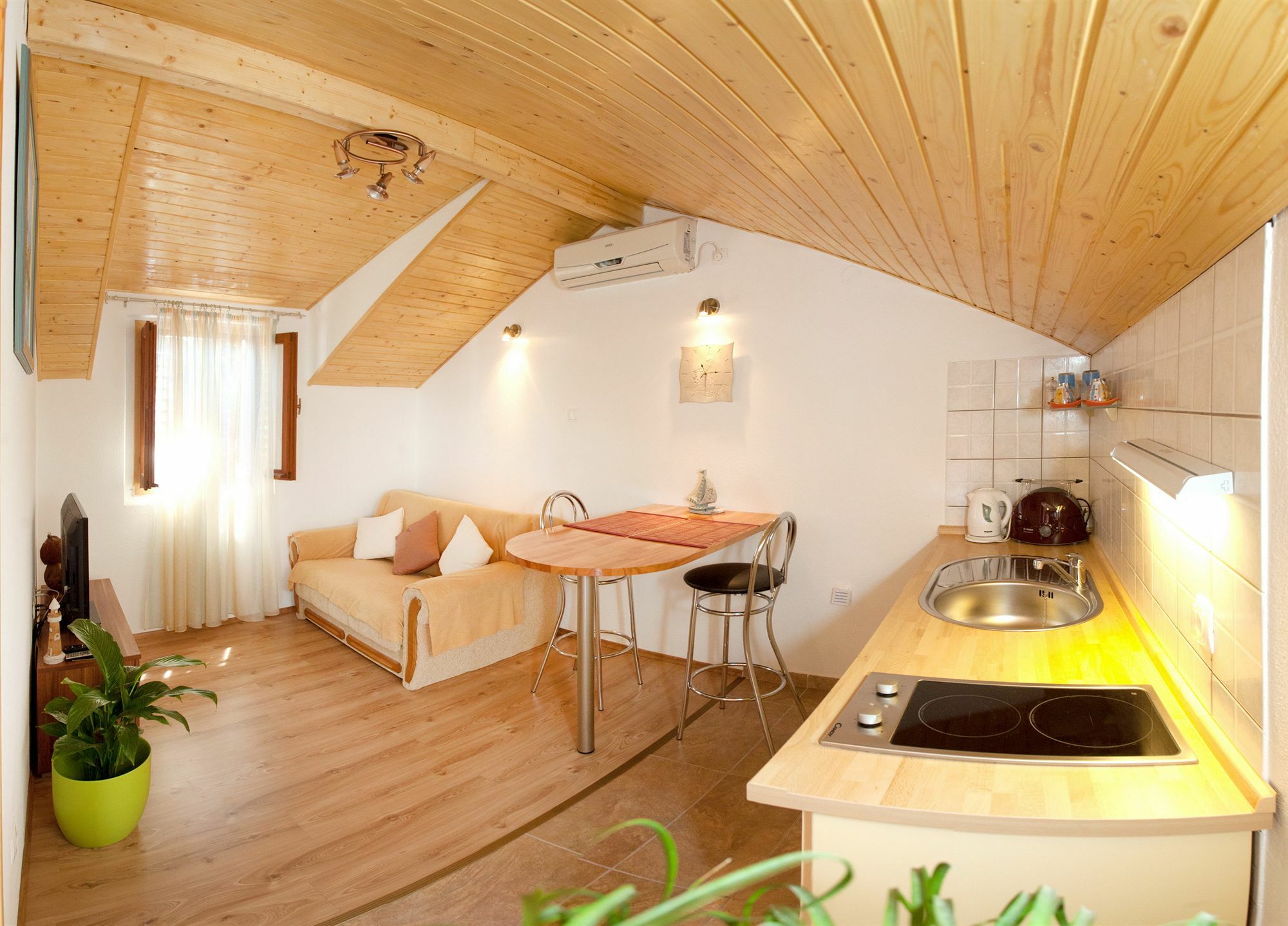 House Sandra 3*