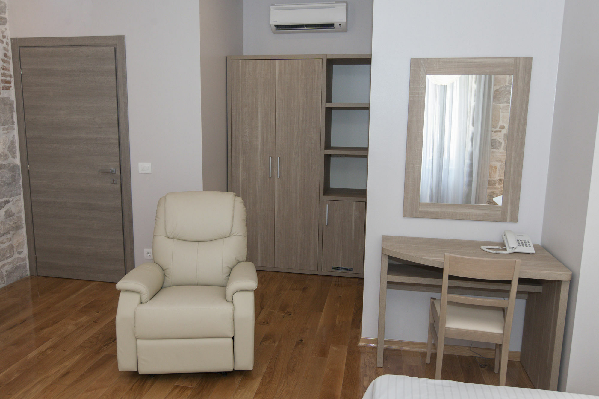 Tifani Luxury 2 *