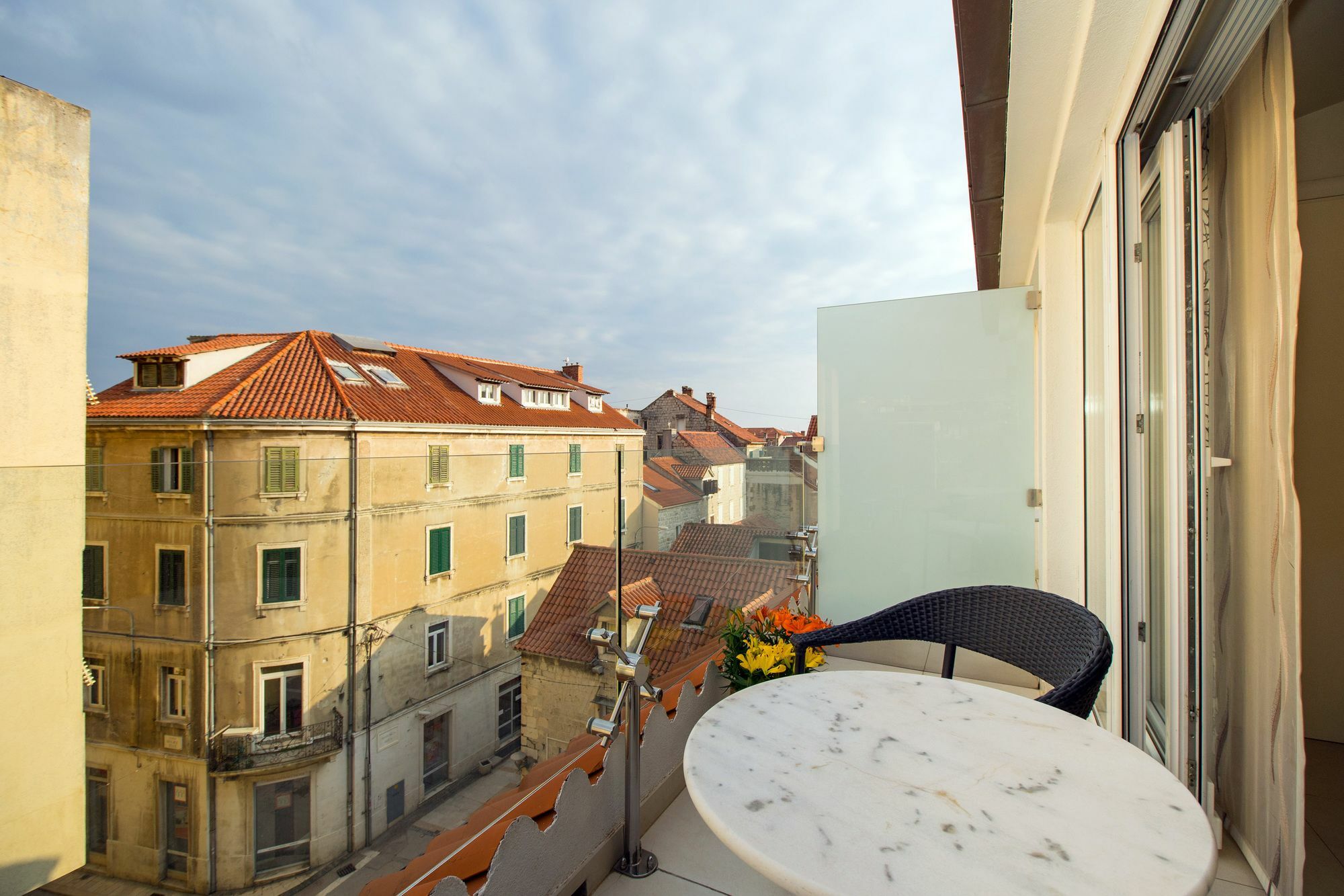Apartman Tin Split