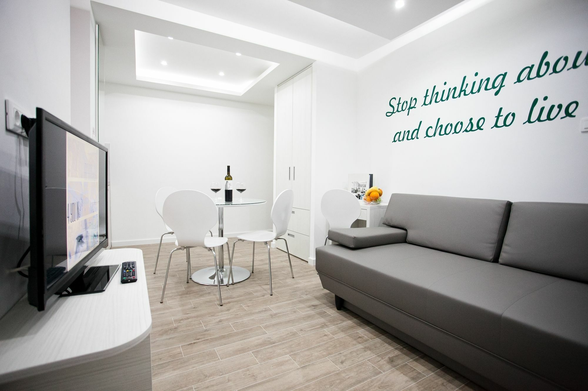 Apartment 4 In *