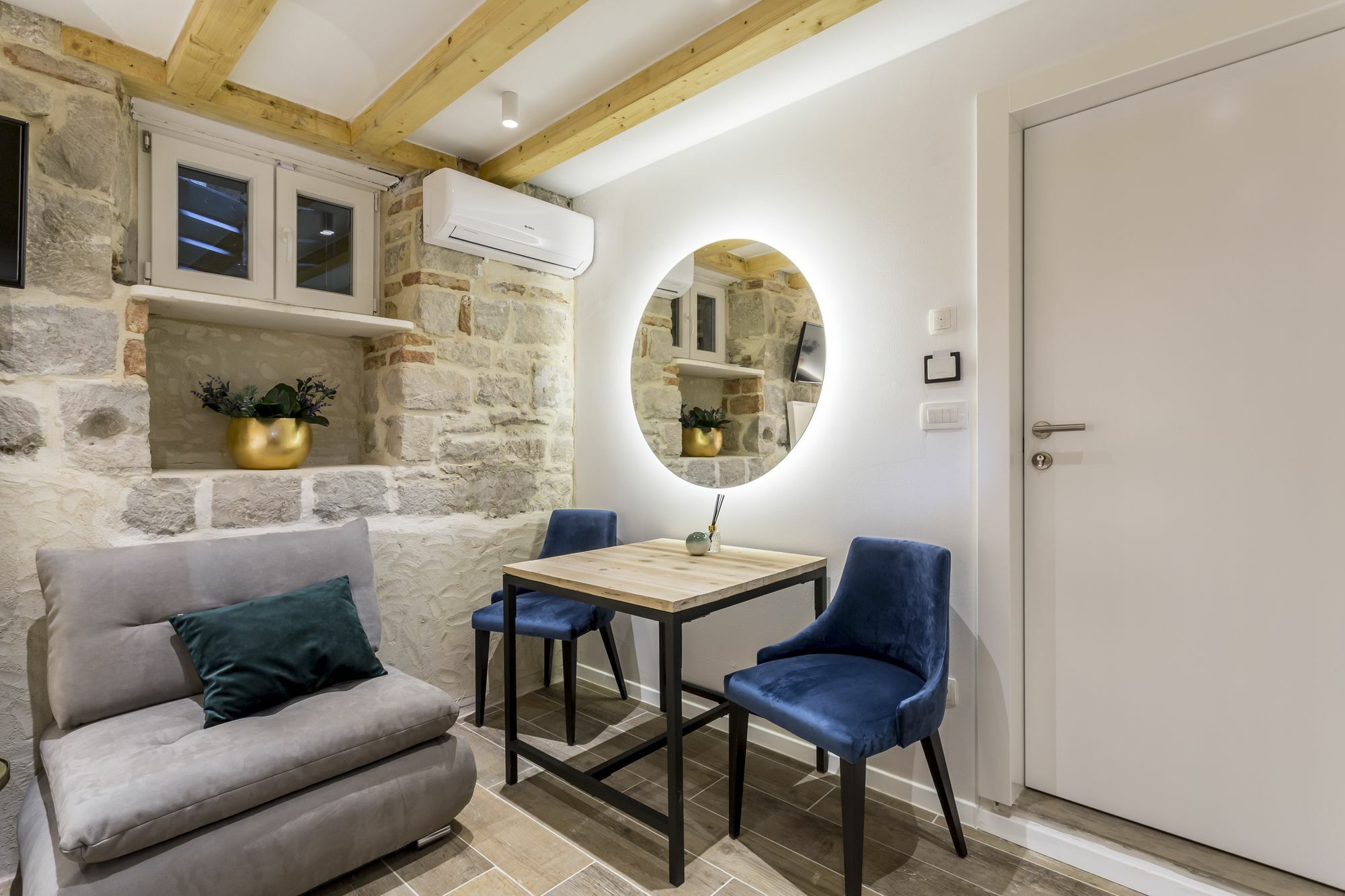 Miara Luxury krevet i doručak 4*