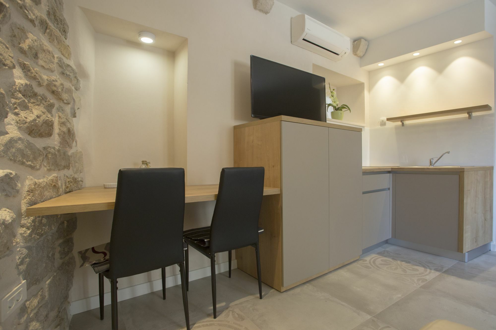 Apartment Situs Split