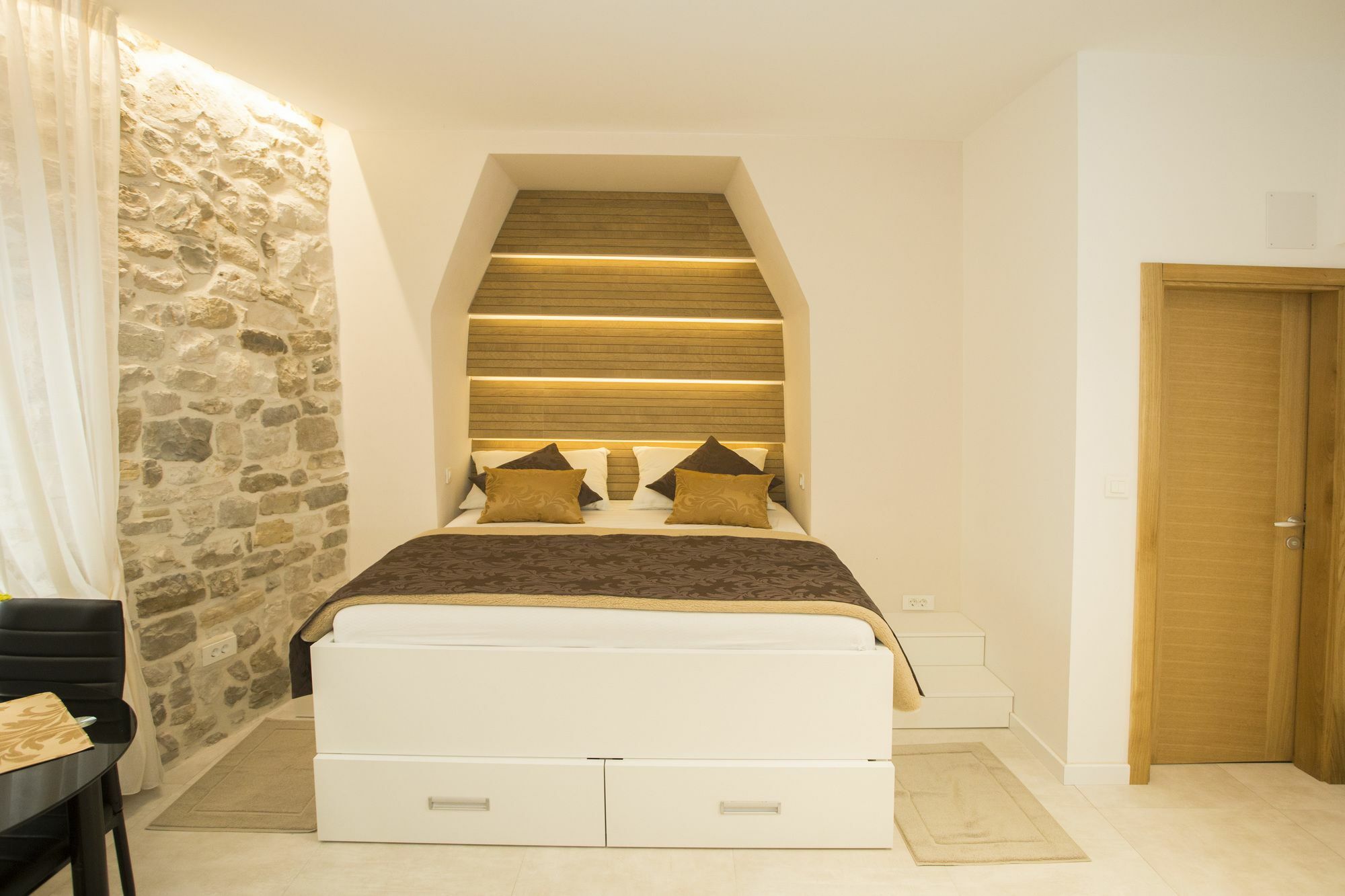 Apartment Situs Split