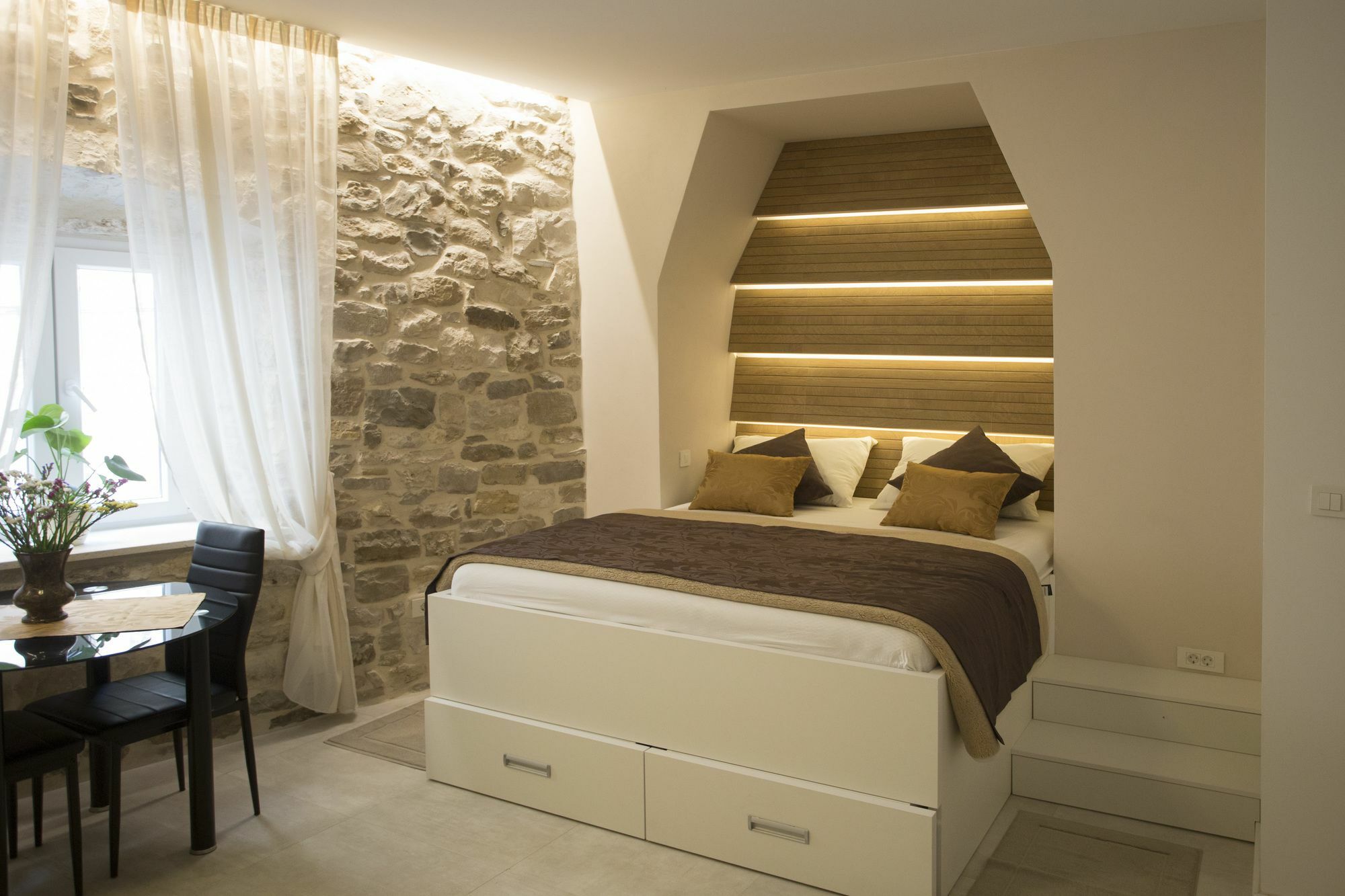 Situs Apartment Split