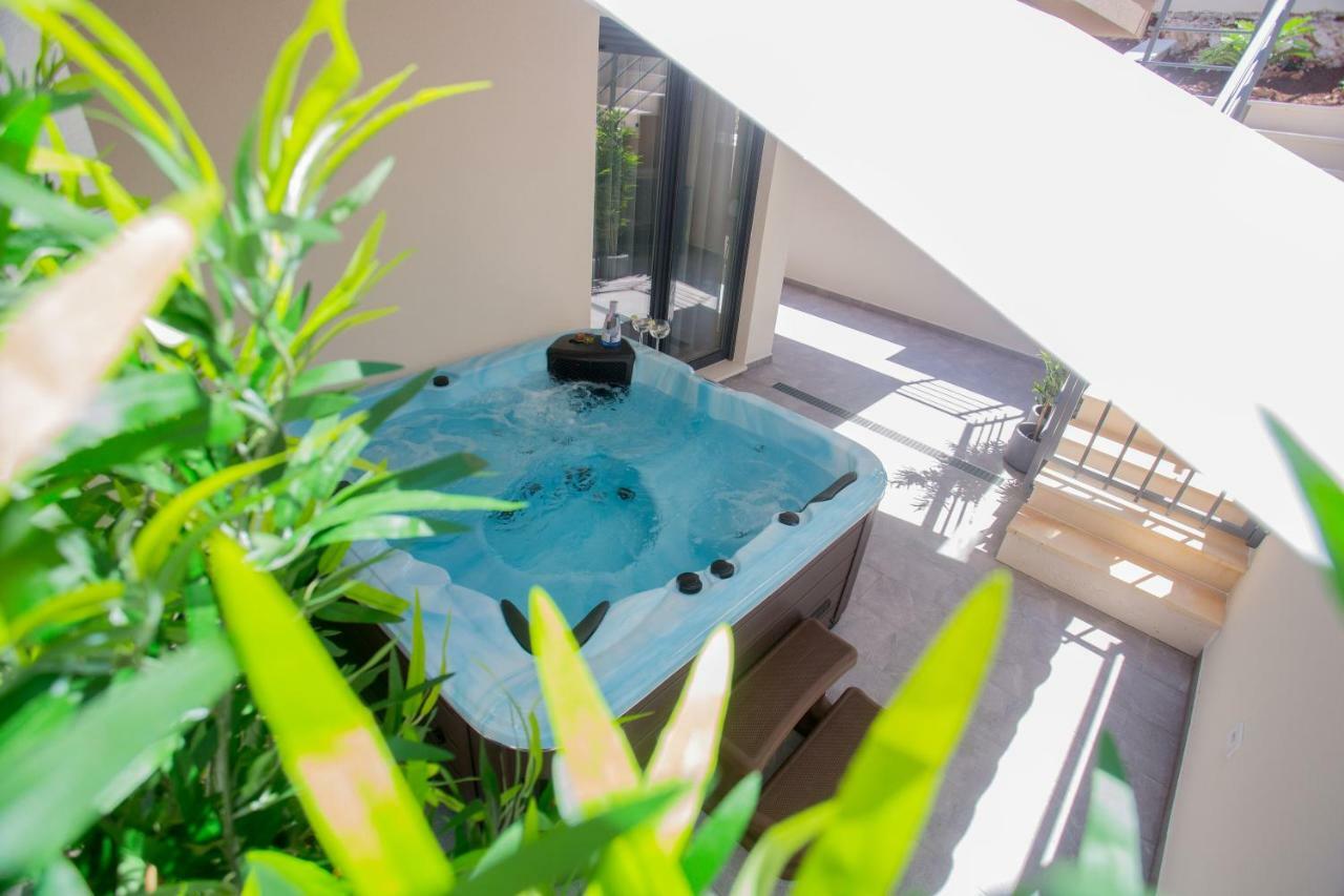 Luxury Urban With Jacuzzi Apartment Split