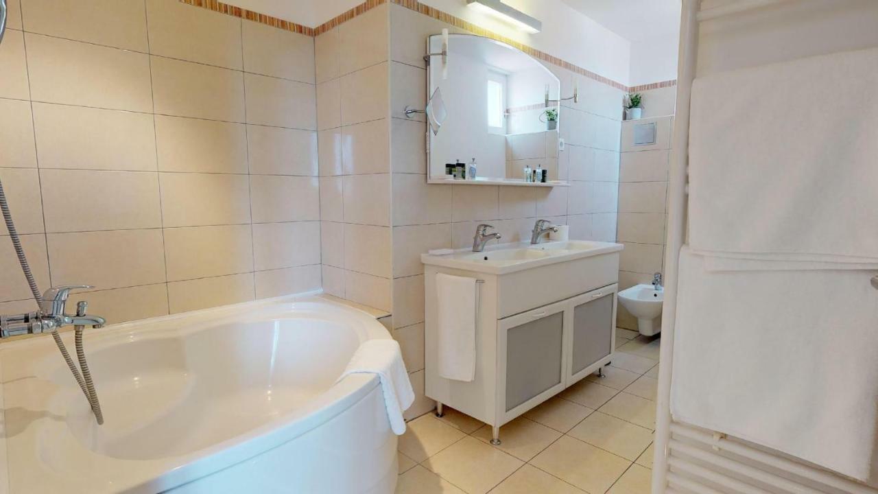 Riva Apartments Guest house Split