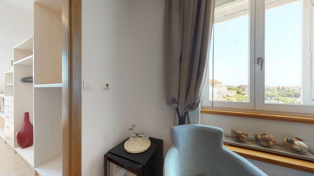 Guest house Riva Apartments 4*