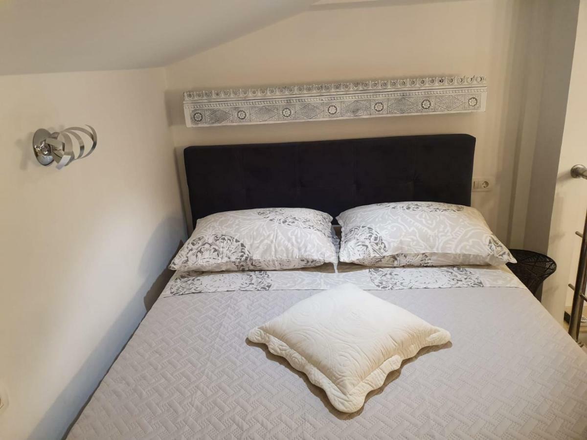 Apartment Charming Studio Mari In Centre