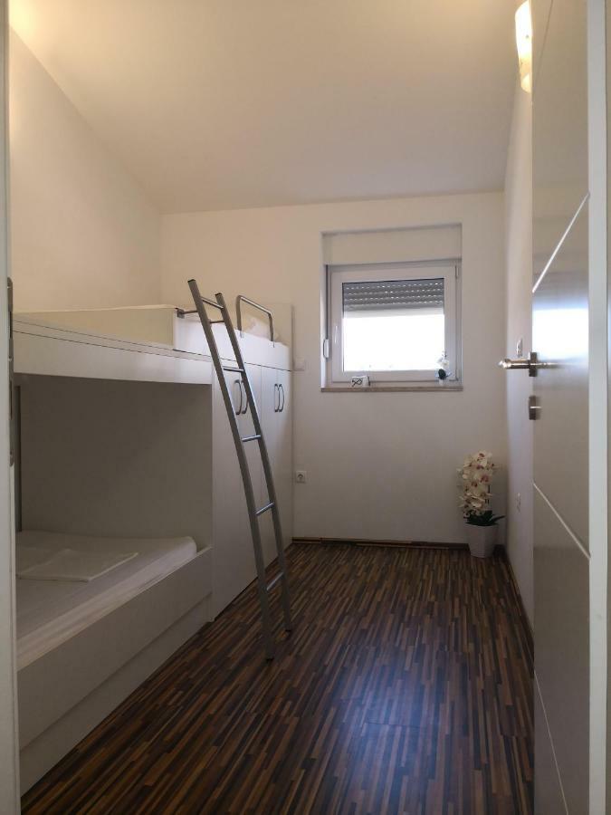 Stobrec Apartment *