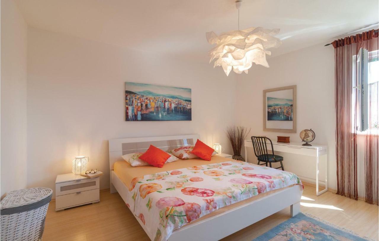 Holiday home Amazing In With Wifi Split