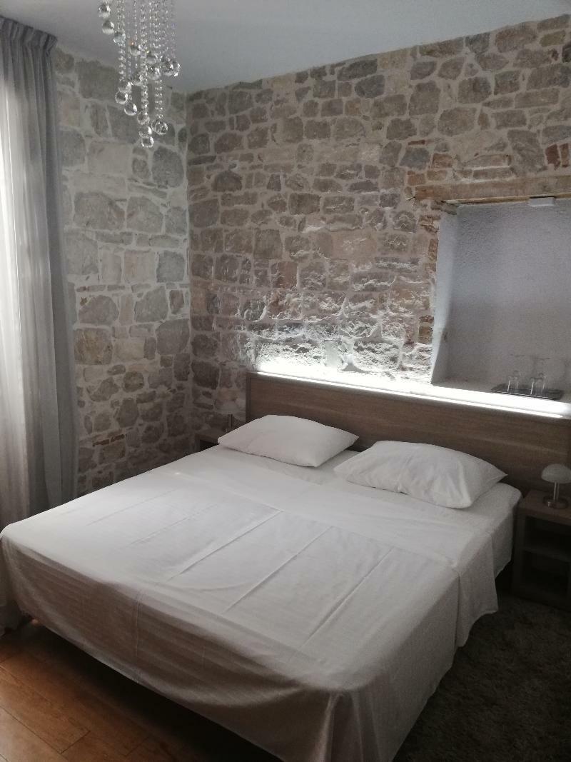Tifani Luxury Split