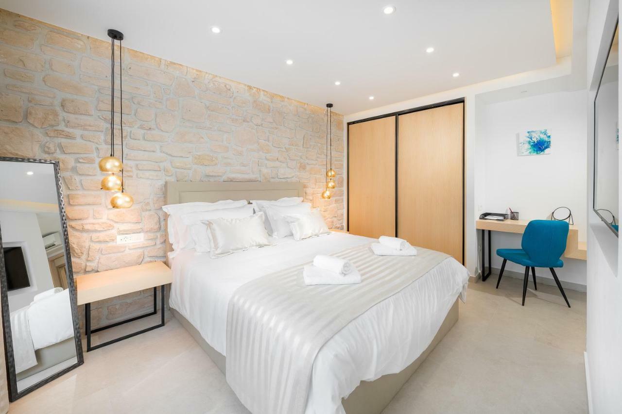 Lyra Apartment